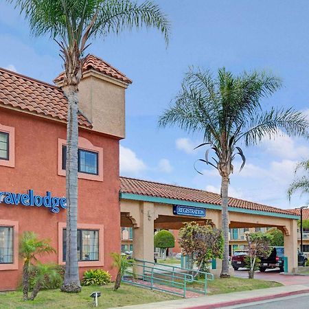 Travelodge By Wyndham Линууд Екстериор снимка
